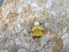 lótuszvirág szoknyás arany színű angyalka sárga